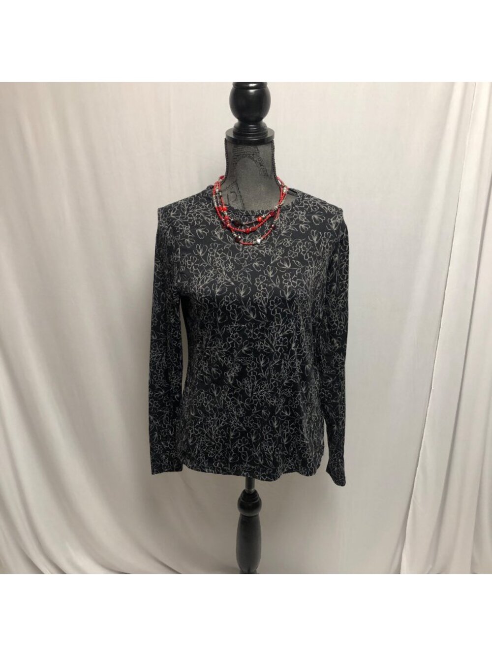 Hang Ten Top Womens Size Medium UV Protection Stretchy Floral Black Shirt NEW